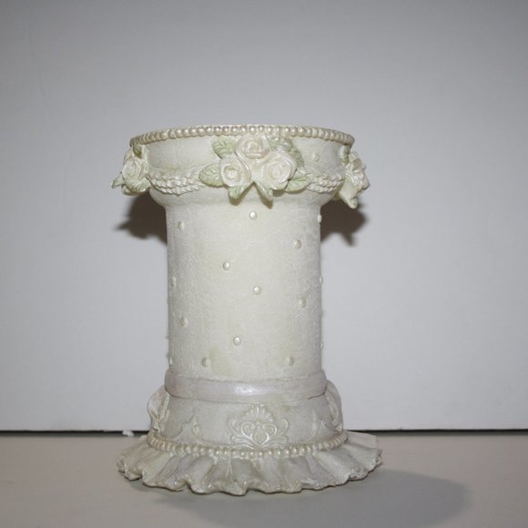 🕯️ “Love Never Fails” Sculpted Candle & Holder · Dicksons · 5x6" - Picture 5 of 8